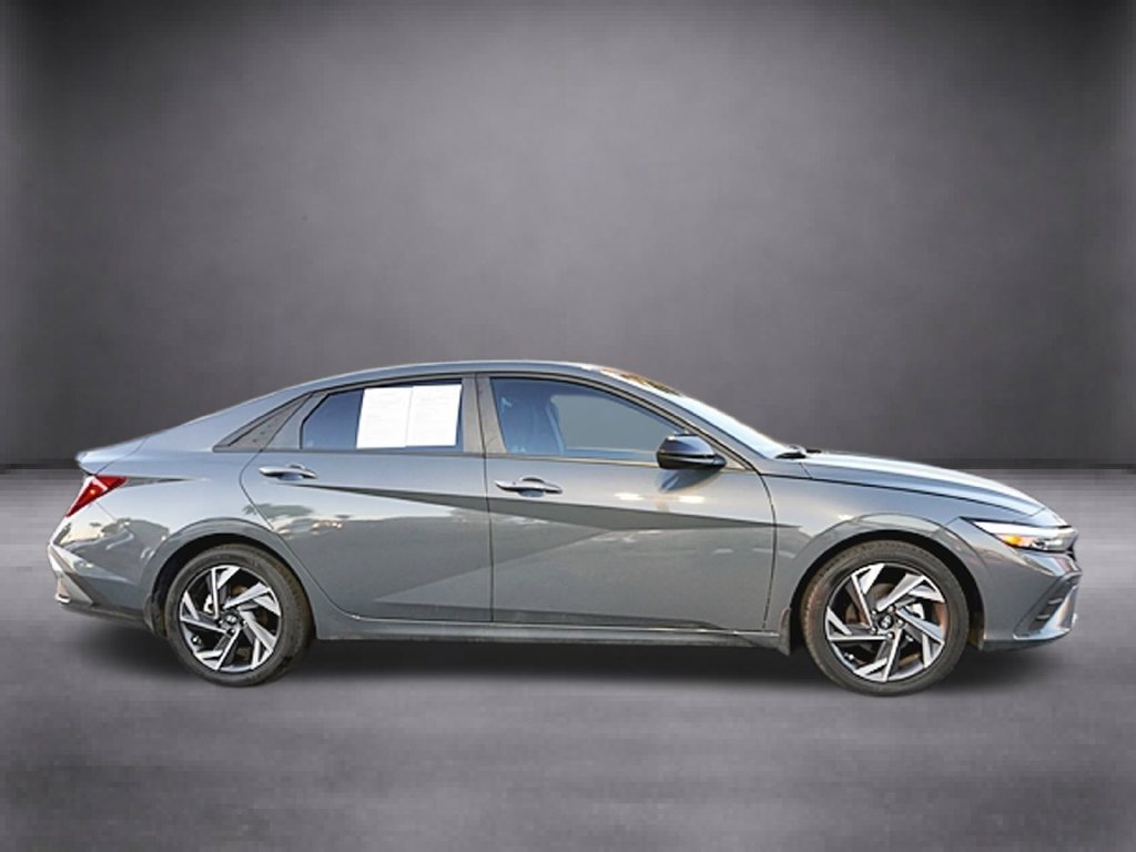 Certified 2025 Hyundai Elantra Sport FWD image 3