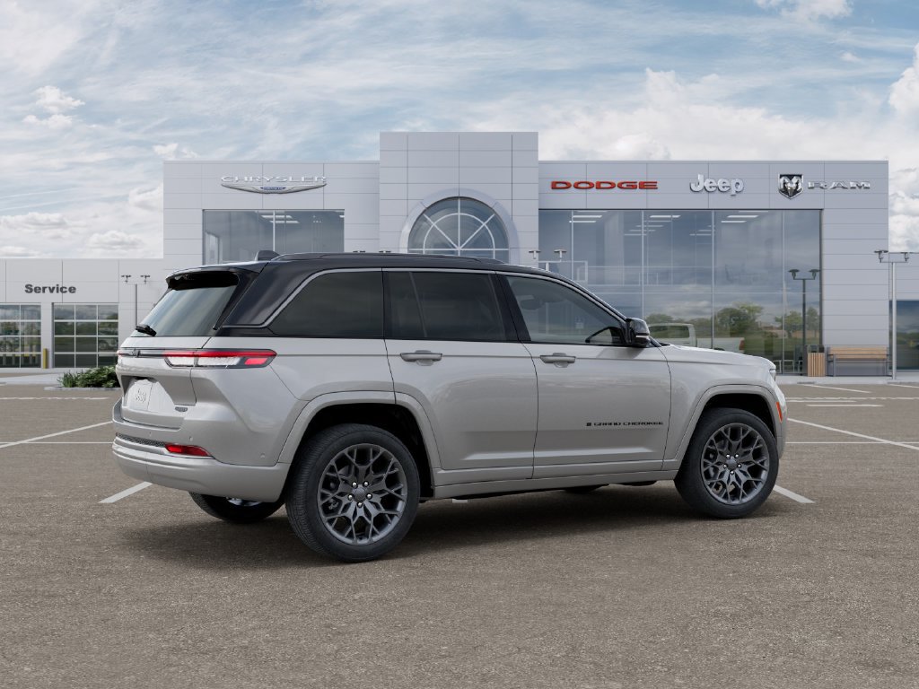 New 2026 Jeep Grand Cherokee Summit w/ Obsidian Package AWD/4WD image 4