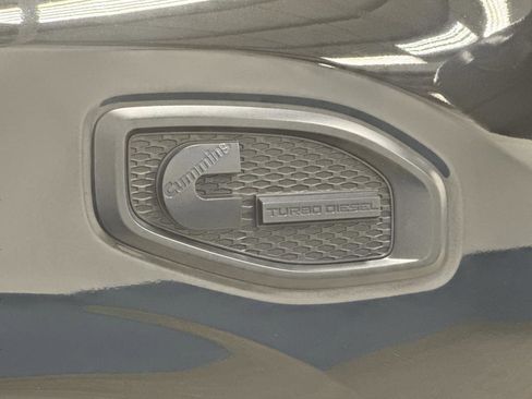 Used 2018 Nissan Titan SV w/ SV Convenience Package image 36