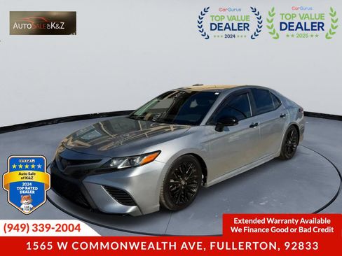 Used 2019 Toyota Camry SE FWD image 3