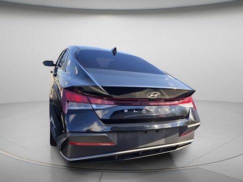 Used 2024 Hyundai Elantra SEL FWD image 6