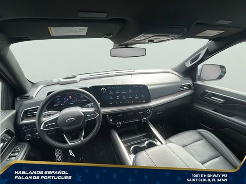 Used 2025 Chevrolet Suburban Z71 AWD/4WD image 28