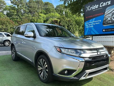 Used 2020 Mitsubishi Outlander SE FWD image 1