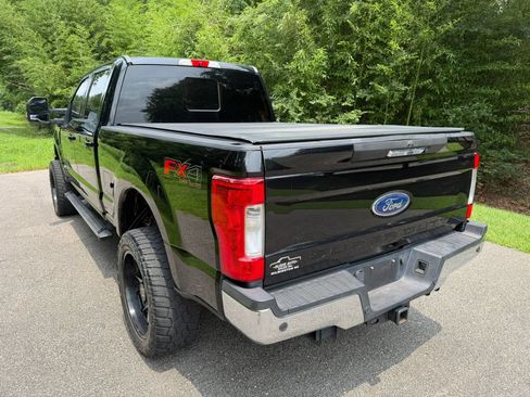 Used 2017 Ford F250 Lariat w/ Lariat Value Package AWD/4WD image 8