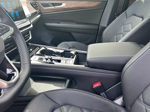 New 2026 Volkswagen Atlas SE FWD image 9