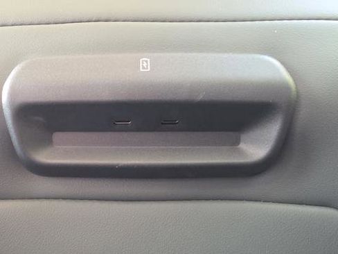 Used 2025 Ford Expedition Active AWD/4WD image 29