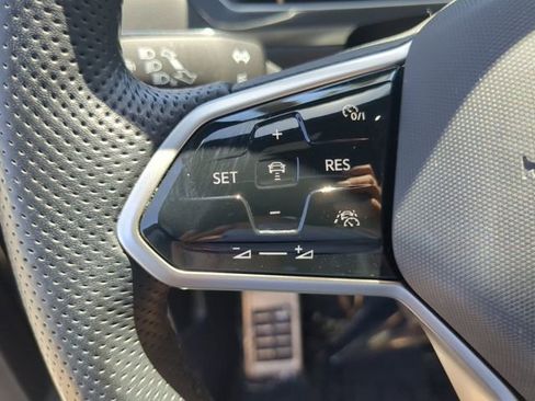 Certified 2022 Volkswagen Tiguan SE R-Line FWD image 28