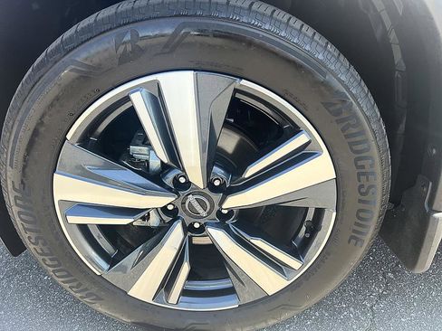 Certified 2023 Nissan Rogue Platinum w/ Platinum Premium Package AWD/4WD image 9