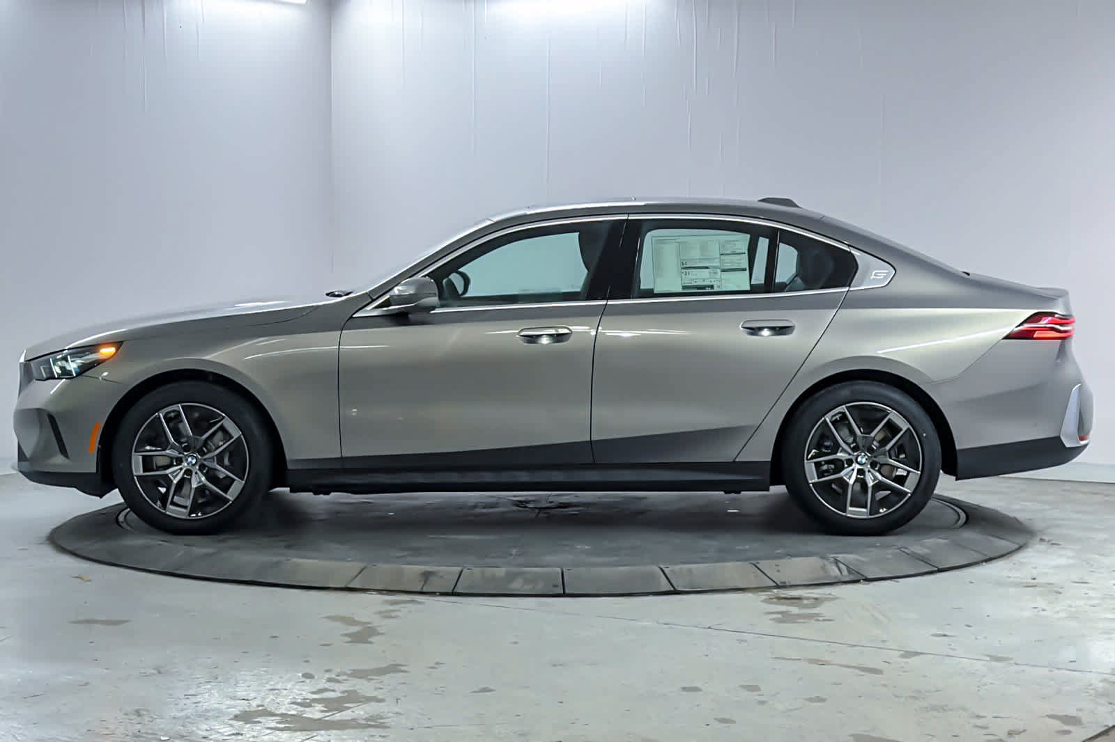 Used 2026 BMW 530i RWD image 5