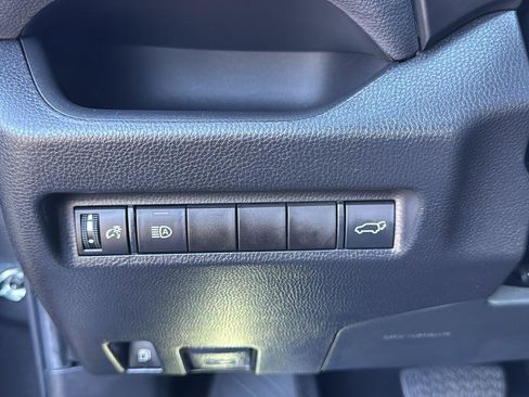 Used 2022 Toyota RAV4 XLE w/ Convenience Package image 12