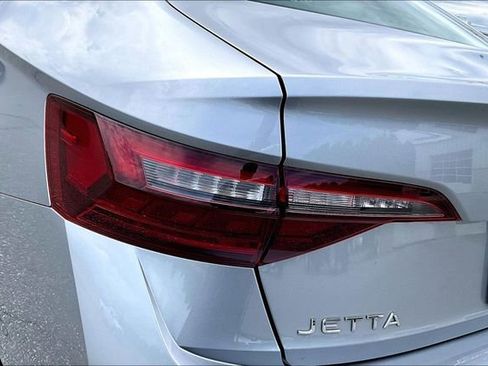 Used 2022 Volkswagen Jetta SE FWD image 23