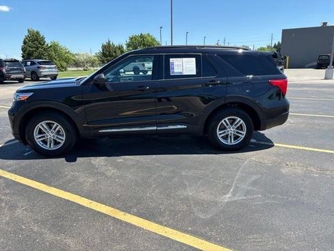 Used 2024 Ford Explorer XLT w/ Equipment Group 202A AWD/4WD image 16