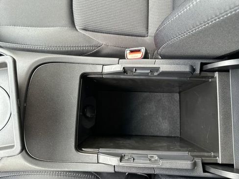 Used 2021 Toyota Venza LE w/ Carpet Mat Package (TMS) image 19