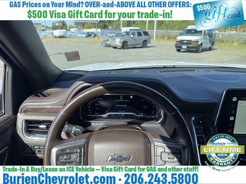 Used 2022 Chevrolet Suburban Z71 w/ Luxury Package AWD/4WD image 13