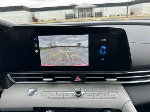 New 2025 Hyundai Elantra Limited FWD image 18