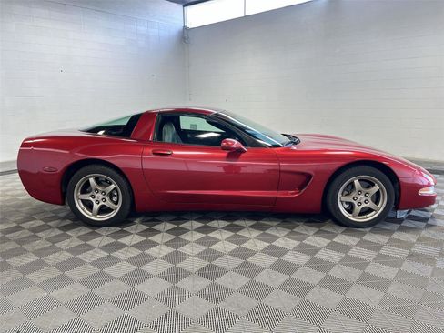 Used 2004 Chevrolet Corvette Coupe w/ Roof Package image 6