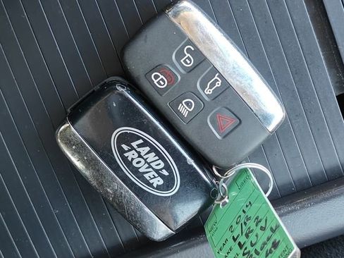 Used 2014 Land Rover LR2 HSE image 31