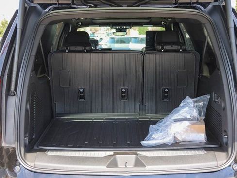 New 2026 GMC Yukon XL Denali w/ Denali Reserve Package AWD/4WD image 9