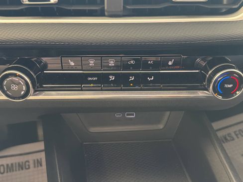 Used 2025 Chevrolet Equinox LT FWD image 35