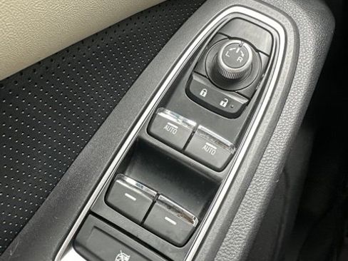 Used 2022 Subaru Ascent Limited w/ Technology Package image 12