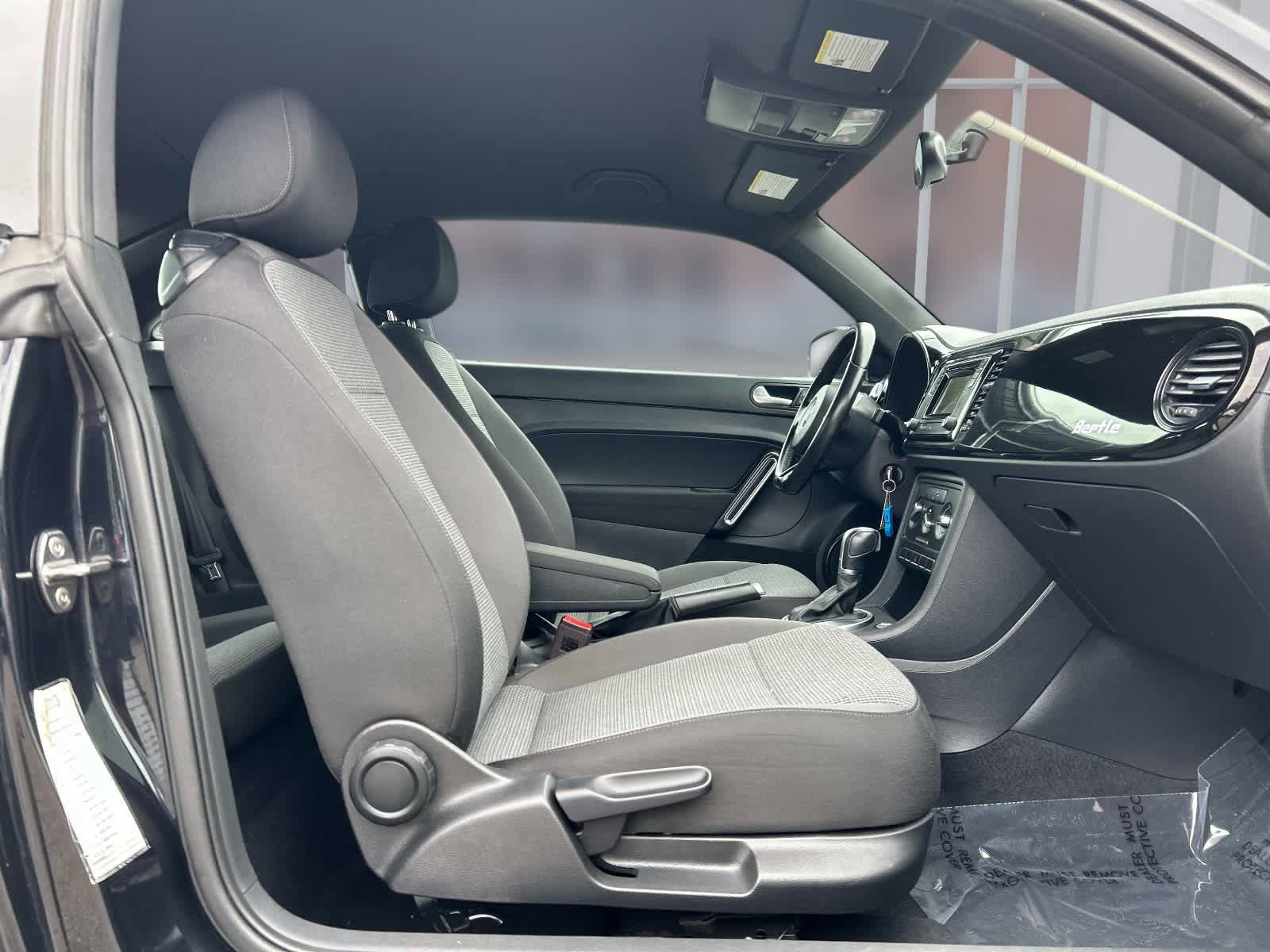 Used 2019 Volkswagen Beetle 2.0T S FWD image 19