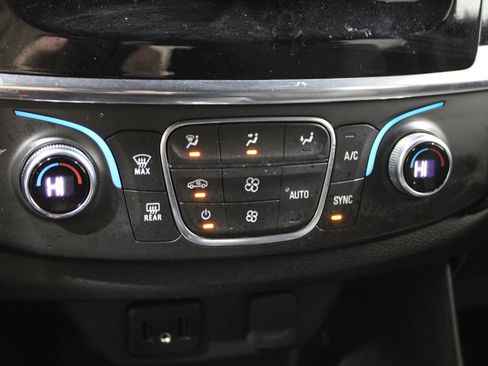 Used 2023 Chevrolet Traverse LT image 21