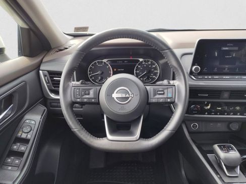 Used 2023 Nissan Rogue SV w/ SV Premium B Package image 15