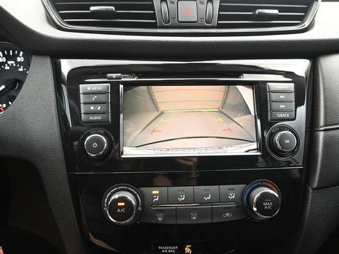 Used 2020 Nissan Rogue S FWD image 16