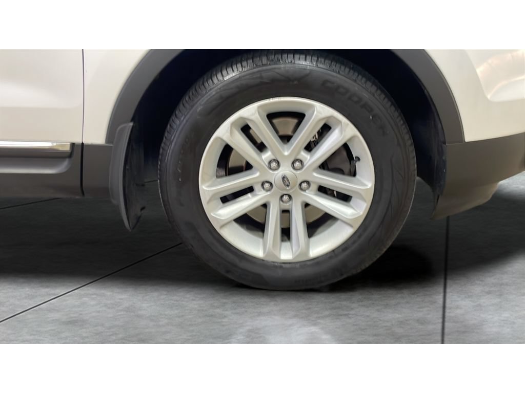 Used 2015 Ford Explorer XLT w/ Equipment Group 202B AWD/4WD image 21