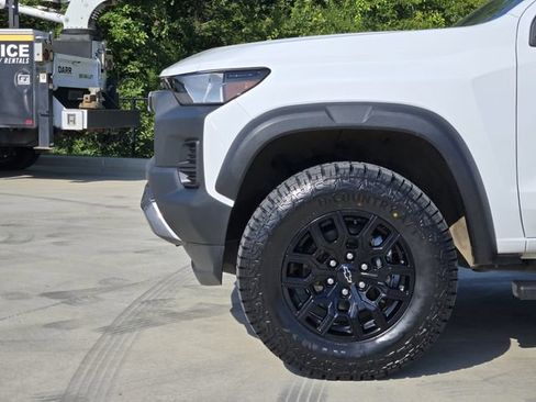 Used 2023 Chevrolet Colorado Trail Boss w/ Technology Package AWD/4WD image 10