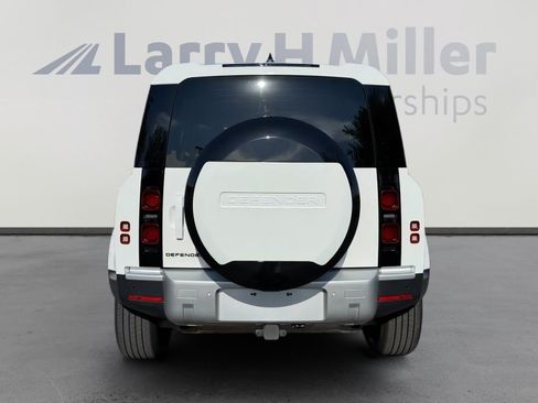Used 2024 Land Rover Defender 110 S AWD/4WD image 4