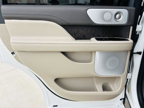 Used 2023 Lincoln Navigator Reserve AWD/4WD image 36