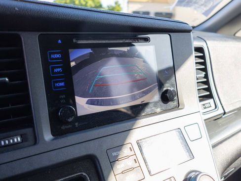 Used 2015 Toyota Sienna SE image 15