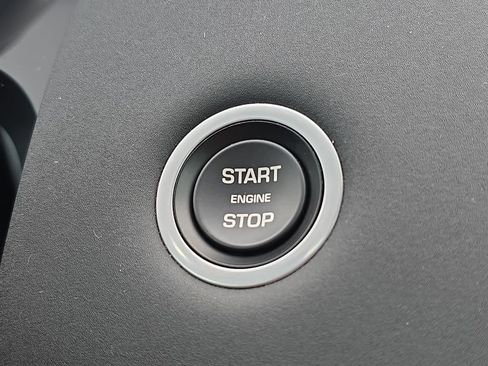 Used 2021 Land Rover Discovery Sport SE image 28