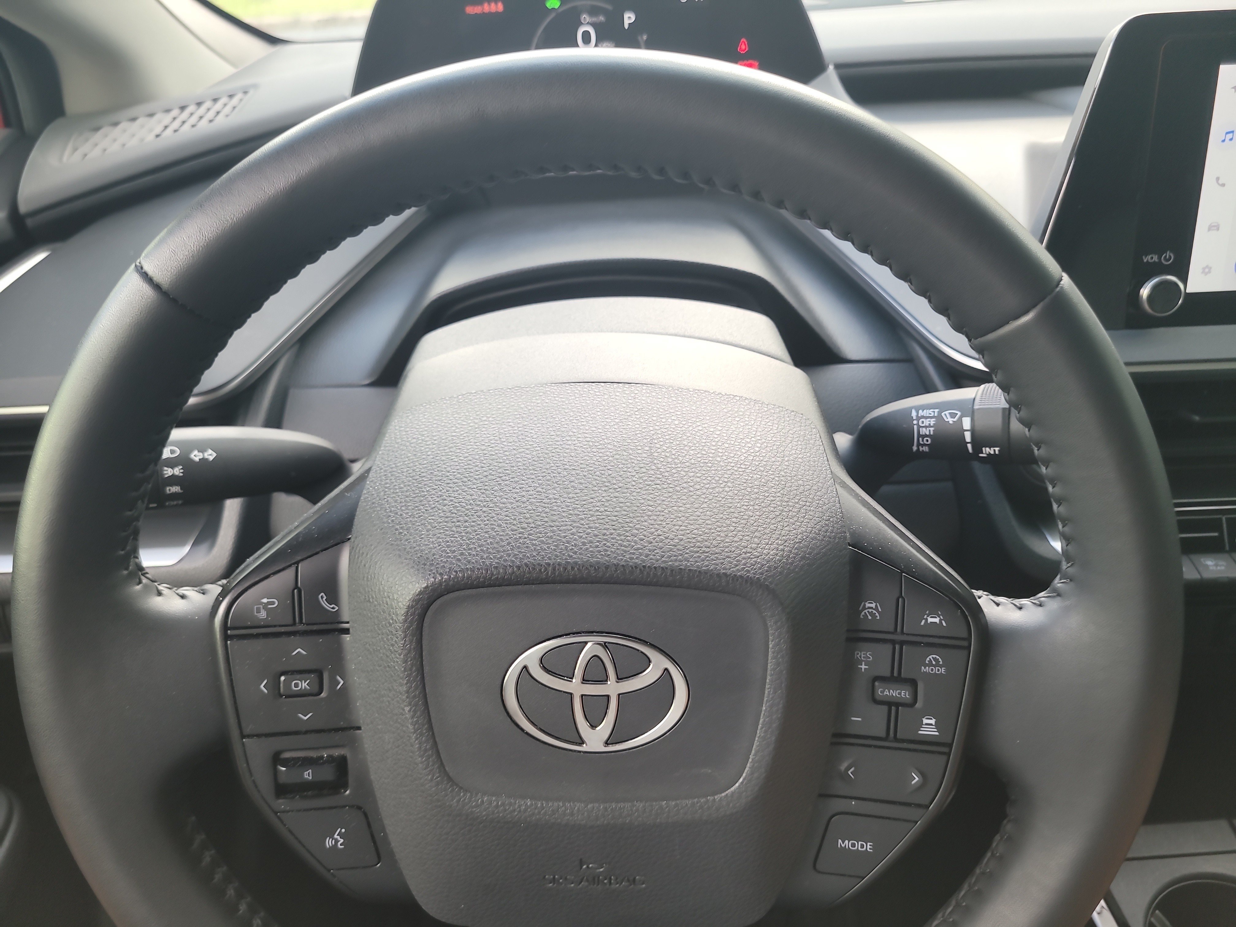 Certified 2025 Toyota Prius LE FWD image 28