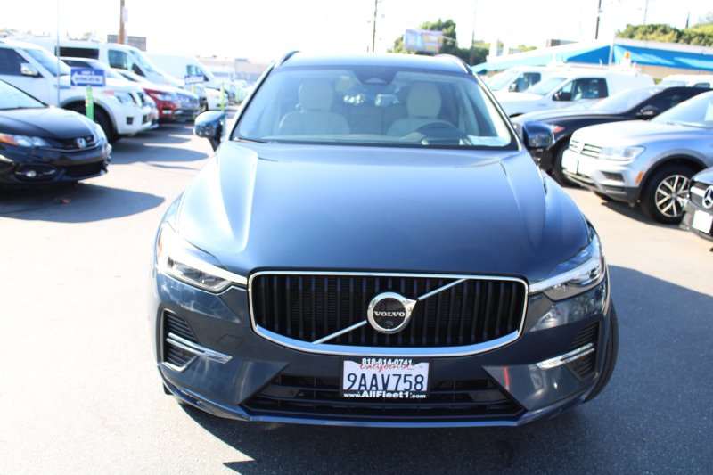 Used 2022 Volvo XC60 B5 Momentum FWD image 2
