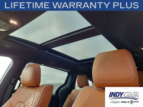 New 2026 Chrysler Pacifica Pinnacle w/ Trailer Tow Group AWD/4WD image 23