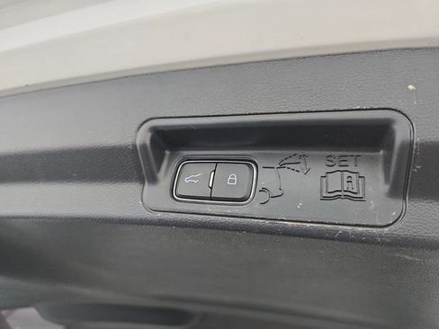 Used 2021 Ford Explorer XLT RWD image 40