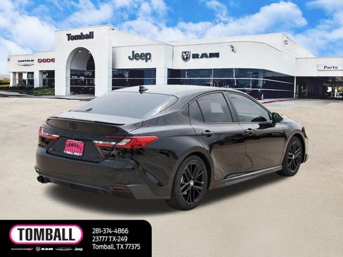 Used 2025 Toyota Camry SE w/ Convenience Package FWD image 7