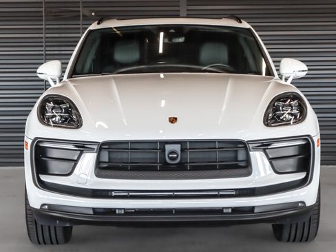 Certified 2024 Porsche Macan AWD/4WD image 8