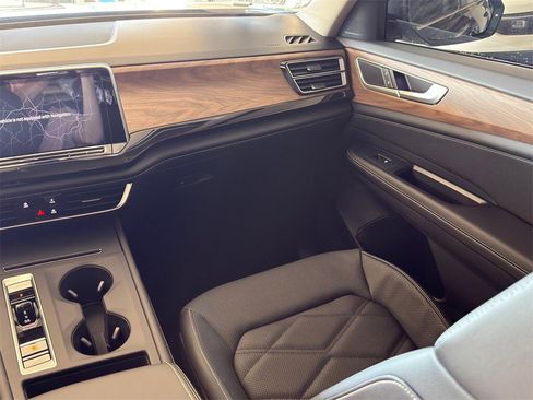 New 2026 Volkswagen Atlas SE image 29