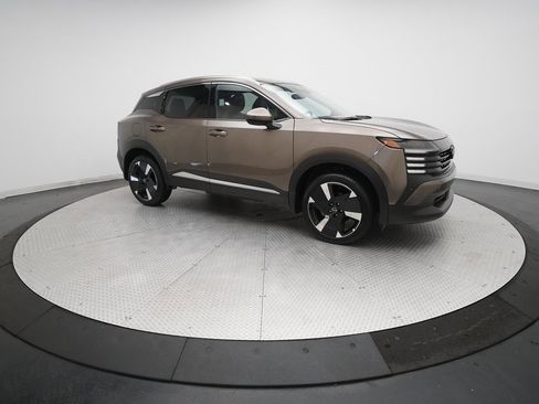 Certified 2025 Nissan Kicks SR image 12