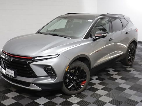Used 2024 Chevrolet Blazer LT w/ Sound & Technology Package AWD/4WD image 2