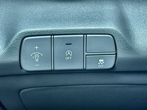 Used 2024 Hyundai Elantra SE FWD image 17
