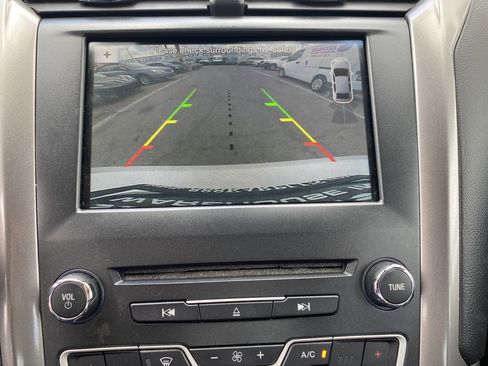 Used 2018 Ford Fusion SE w/ Equipment Group 602A FWD image 17