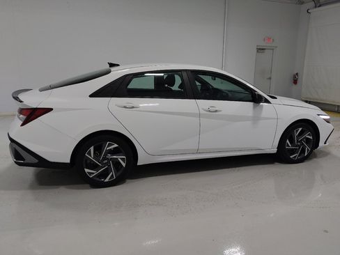 Used 2025 Hyundai Elantra Sport FWD image 10