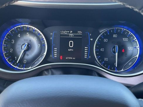 Used 2023 Chrysler Voyager LX FWD image 3