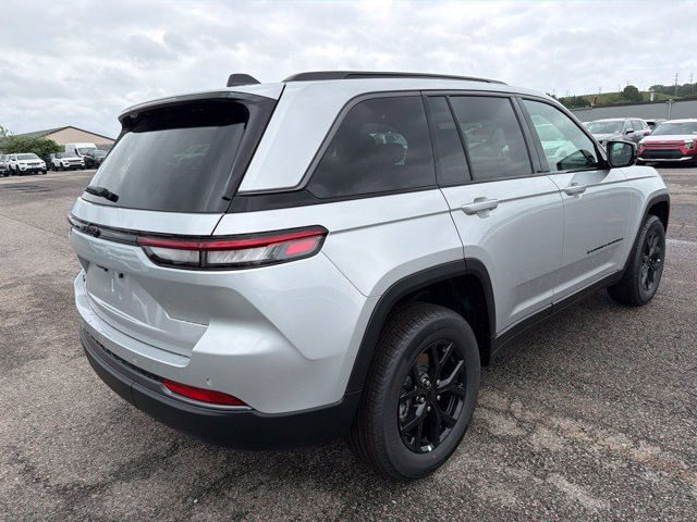 New 2026 Jeep Grand Cherokee Altitude AWD/4WD image 3