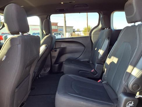 Used 2022 Chrysler Pacifica Touring w/ S Appearance Package image 12