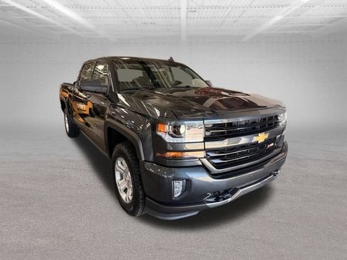 Used 2018 Chevrolet Silverado 1500 LT w/ All Star Edition AWD/4WD image 3